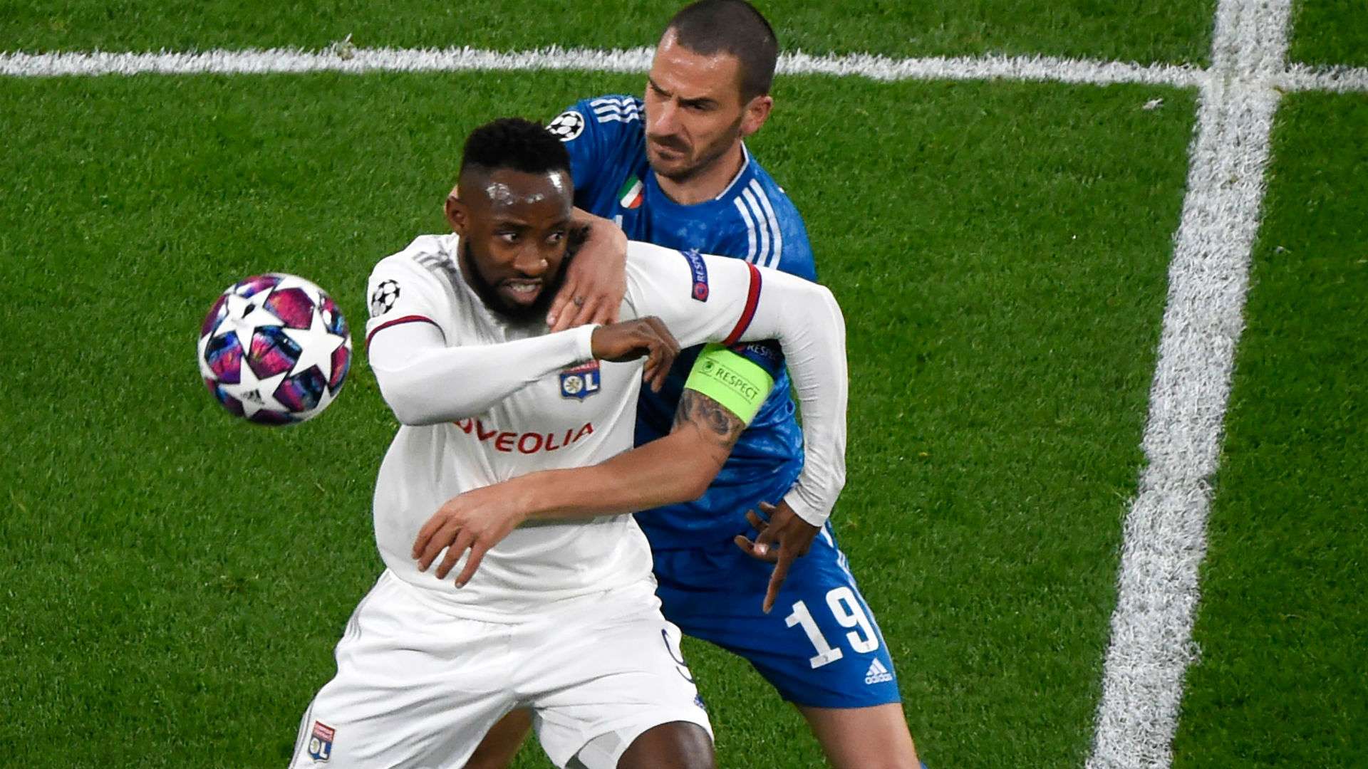 Moussa Dembele Leonardo Bonucci Lyon Juventus Champions League 26022020