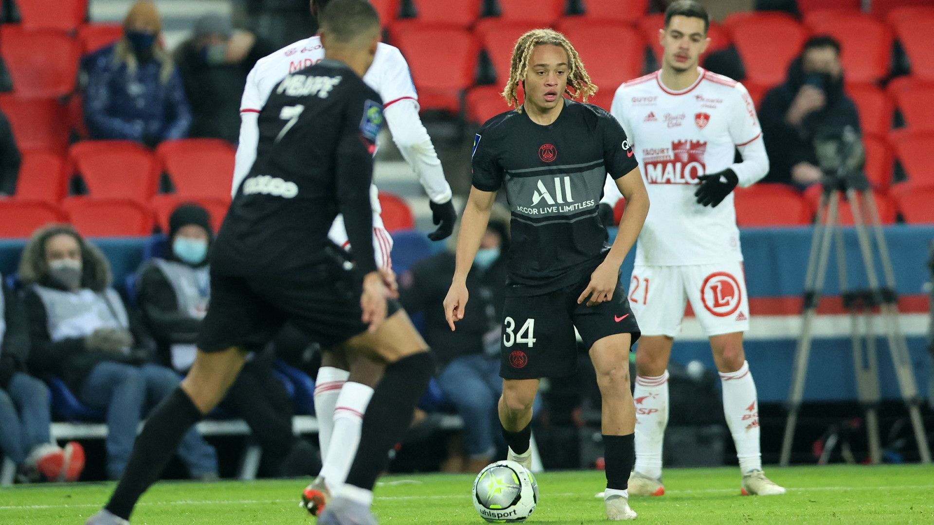 XAVI SIMONS PSG LIGUE 1 15012022