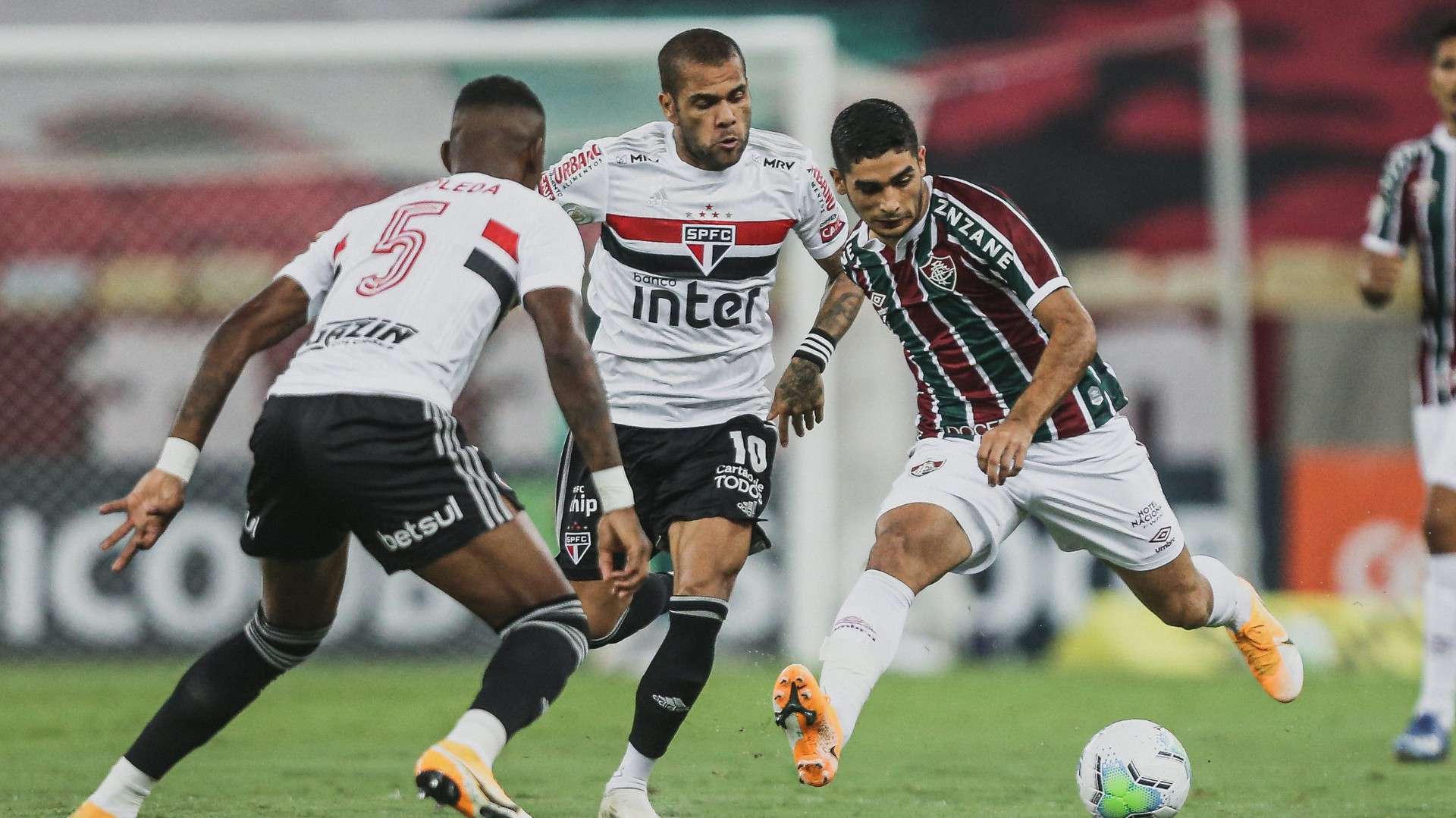 Daniel Alves e Michel Araujo Fluminense São Paulo Brasileirão 26122020