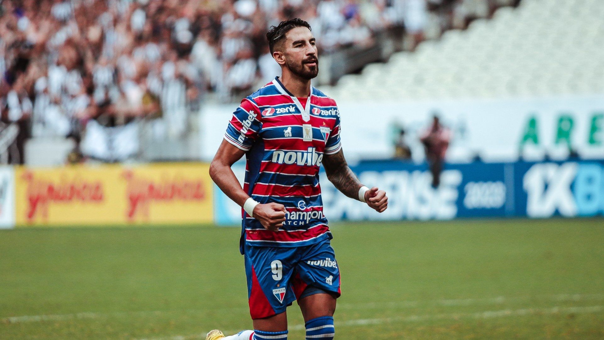 Juan Lucero, atacante do Fortaleza, em jogo na temporada 2023