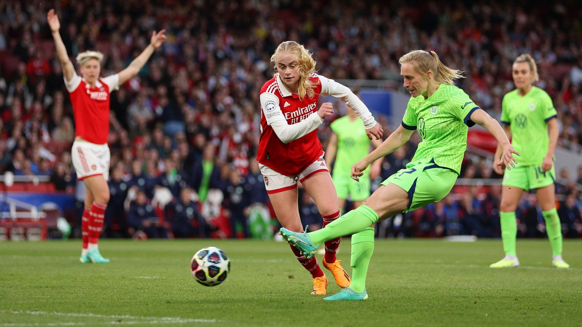 Pauline Bremer Arsenal Wolfsburg Champions League 2023