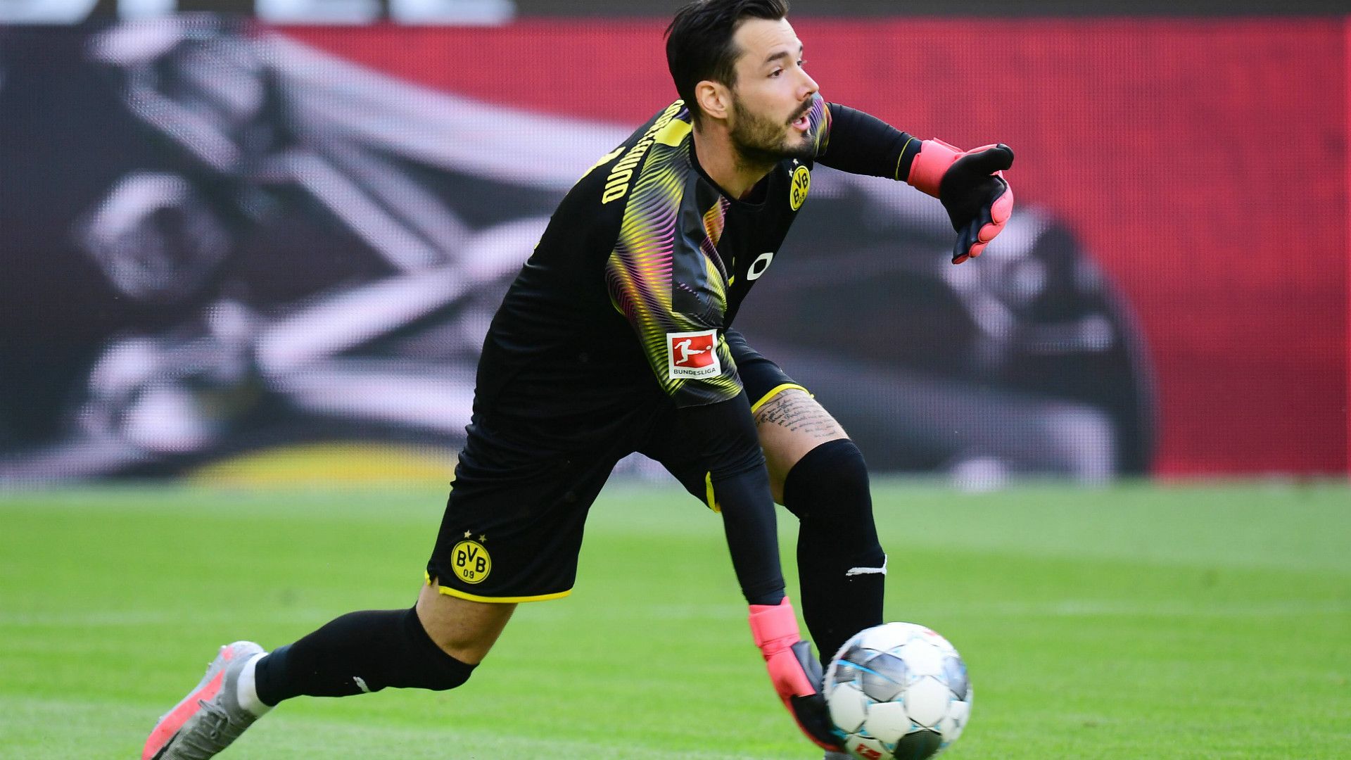 GERMANY ONLY: ROMAN BÜRKI BORUSSIA DORTMUND BUNDESLIGA 06062020