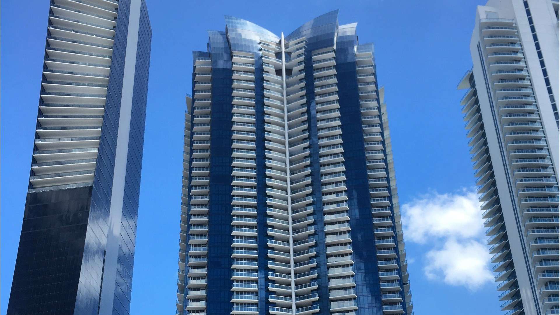 ONLY GERMANY Regalia Tower