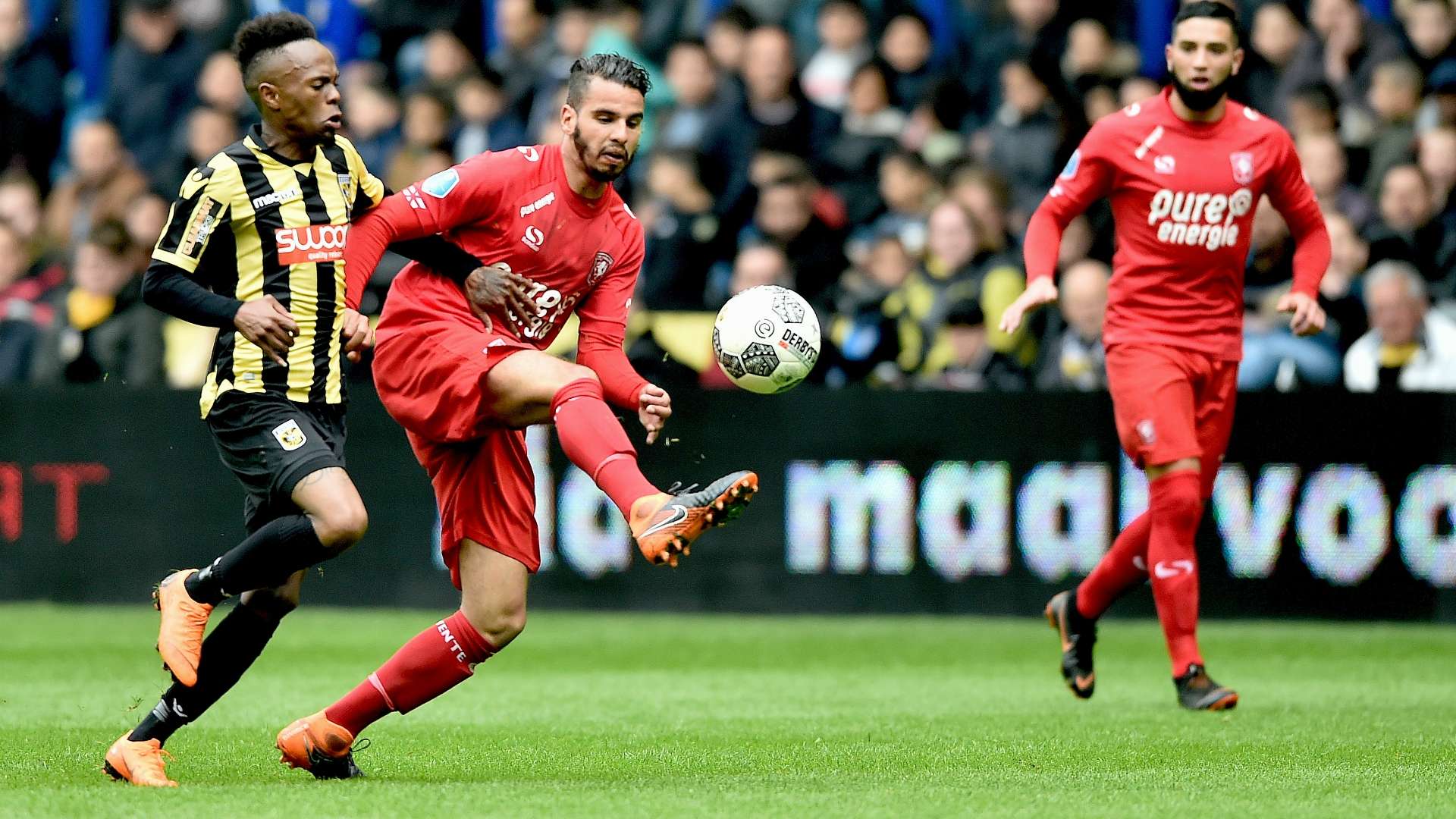 Thulani Serero, Adam Maher, Vitesse - FC Twente, Eredivisie 04292018