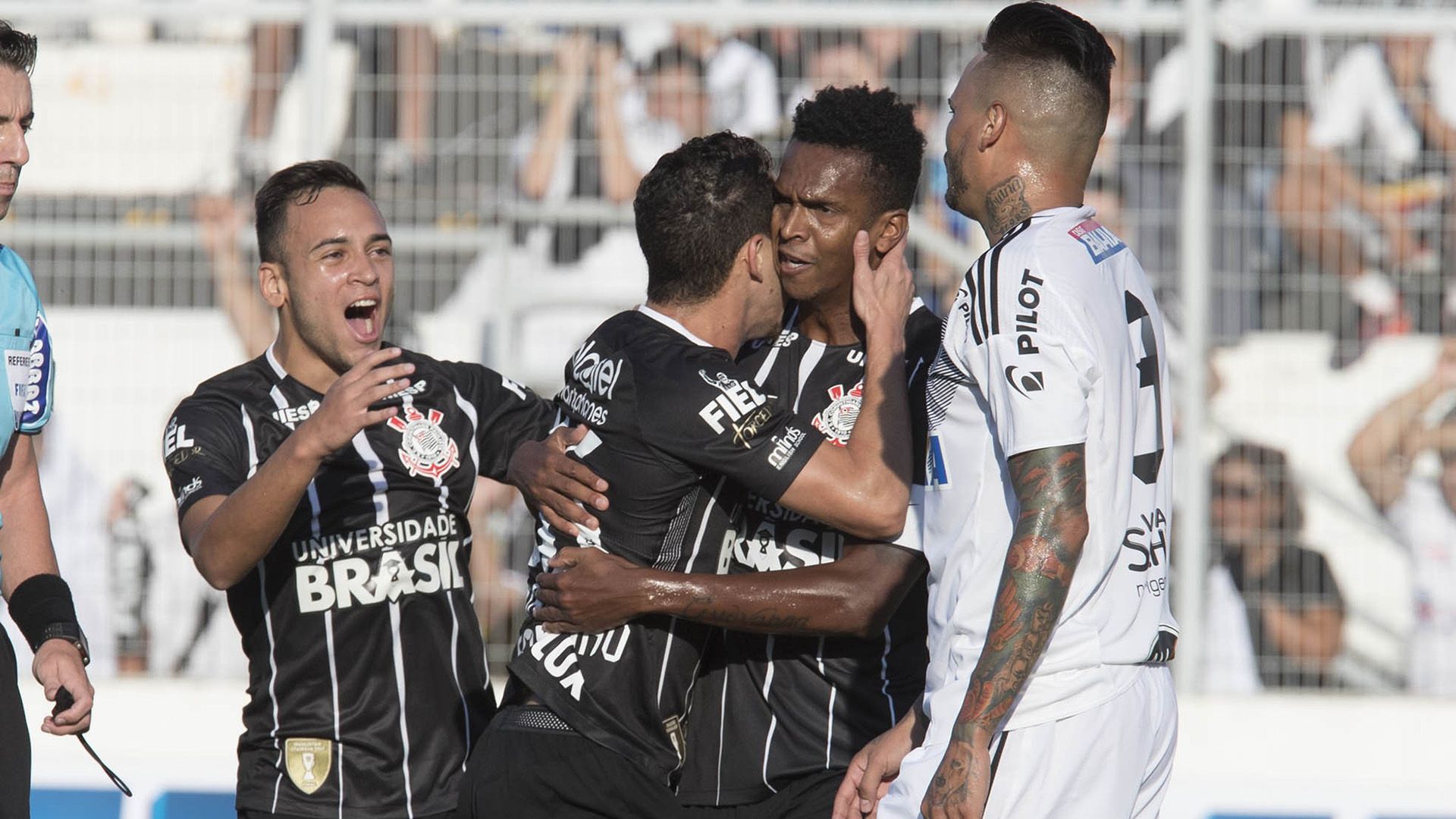 Arana Rodriguinho Jo Ponte Preta Corinthians Paulista 30042017