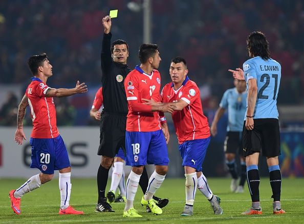 Gonzalo Jara y la expulsión de Edinson Cavani.