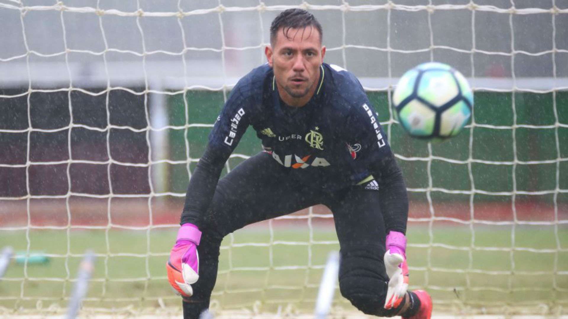 Diego Alves Flamengo treino 18 07 2017