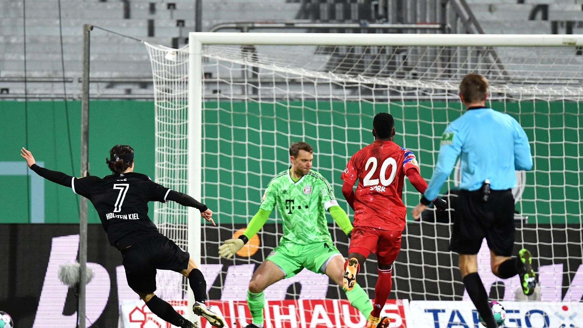Manuel Neuer FC Bayern Kiel