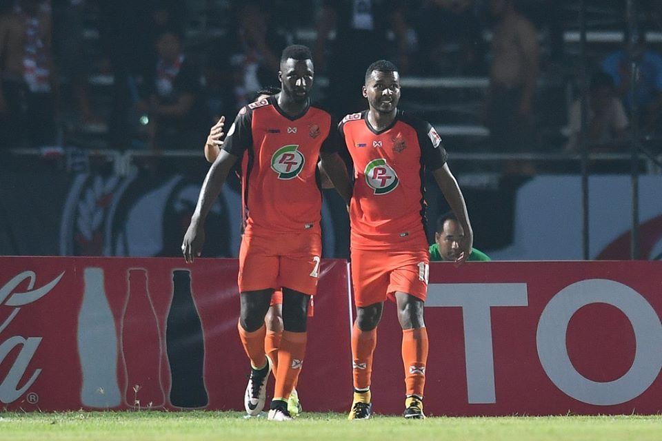 โจนาธาน รีส - ลอนซานา ดุมบูญา