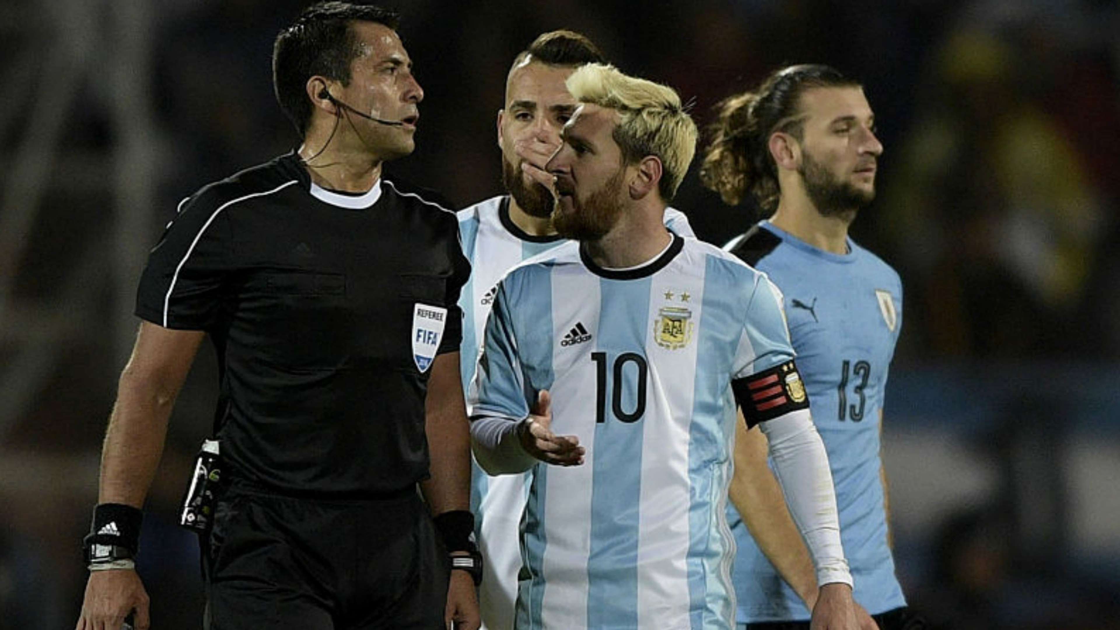 Bascuñan Lionel Messi Argentina Uruguay 2016