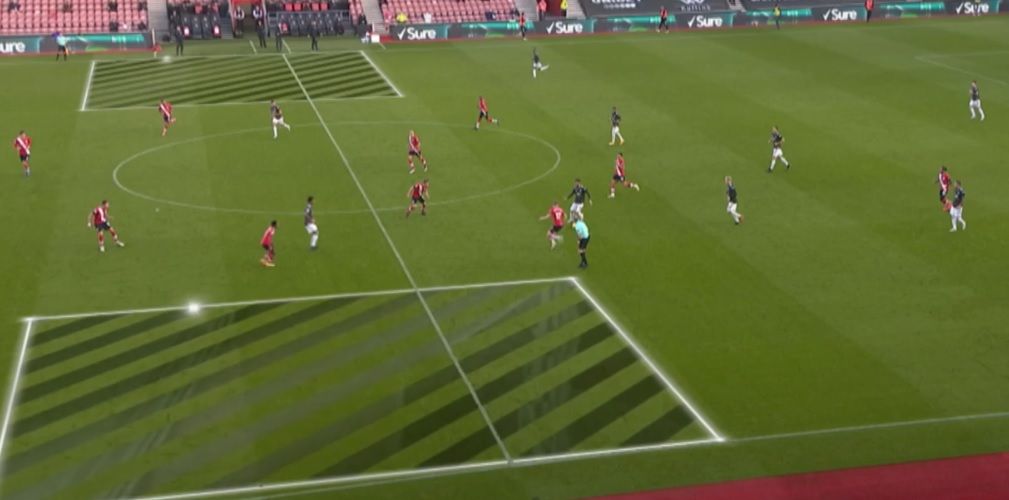 맨유 투톱 폭이 좁은 문제