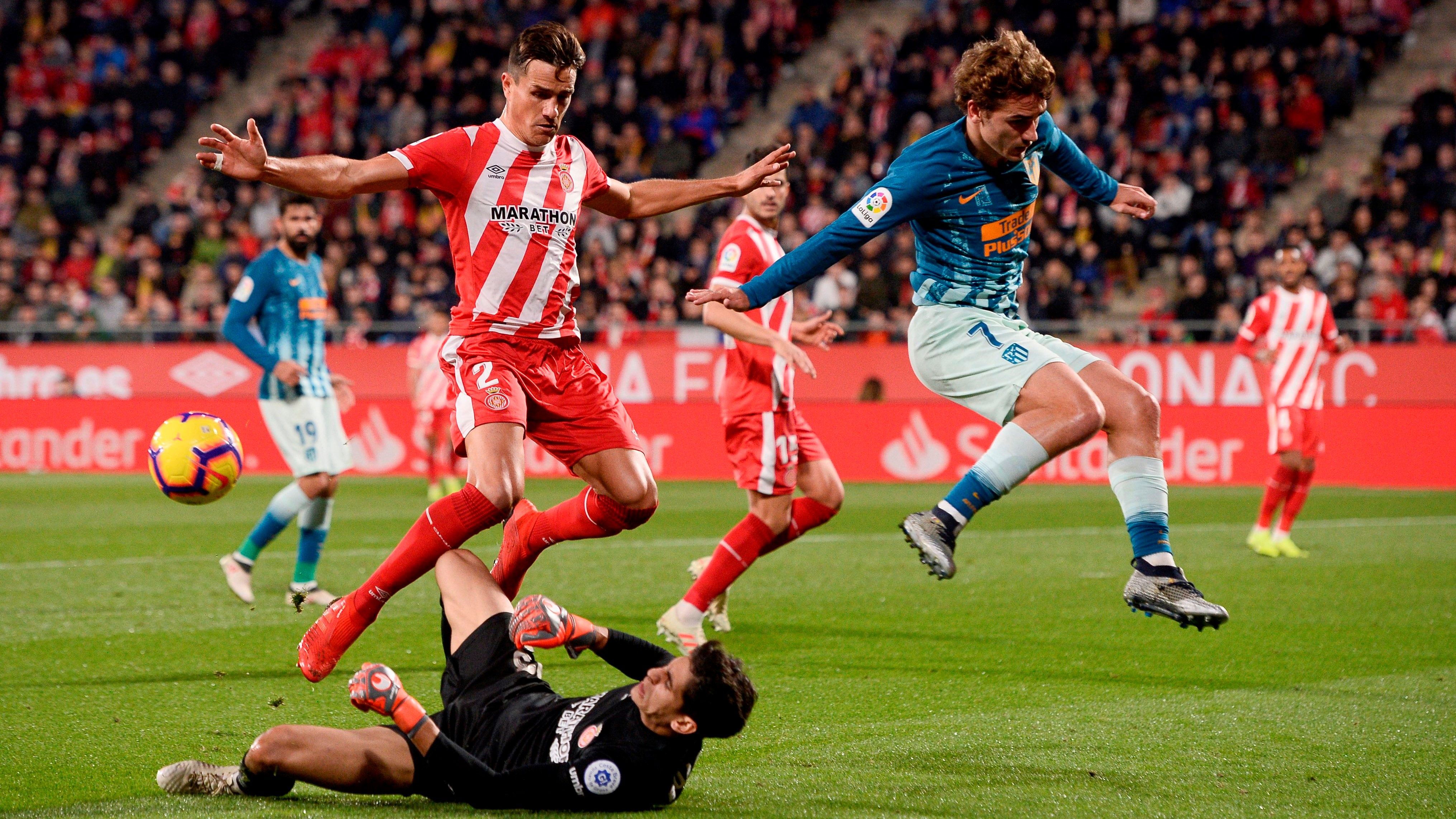 Antoine Griezmann Yassine Bounou Bernardo Espinosa Girona Atletico de Madrid LaLiga 02122018