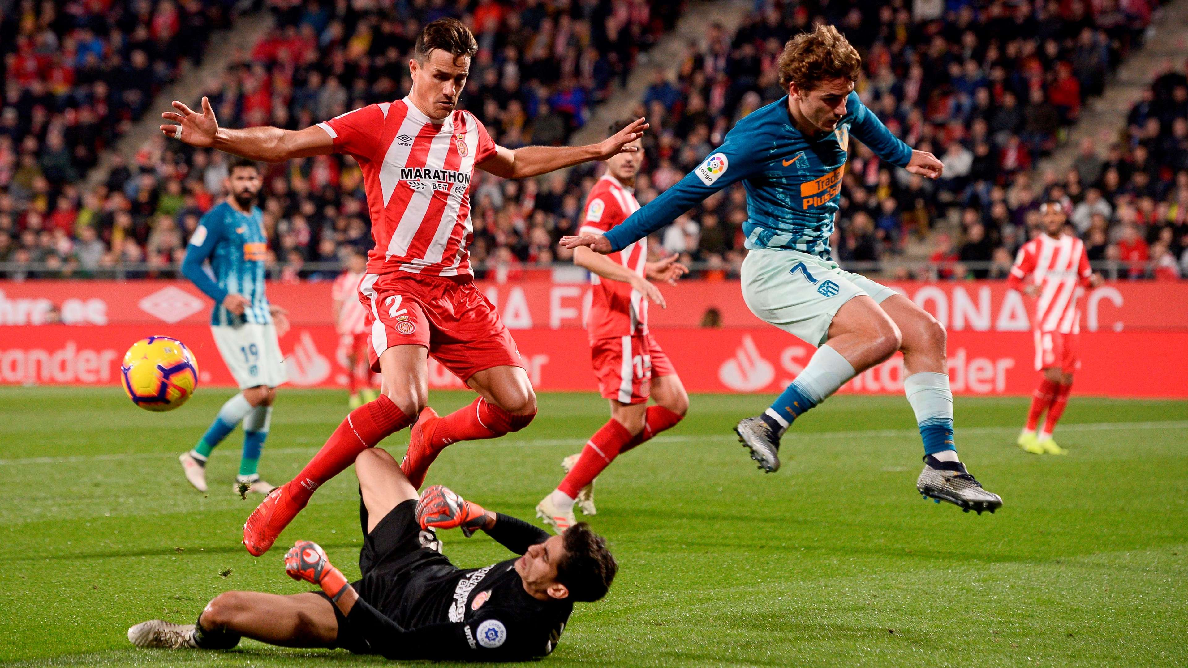 Antoine Griezmann Yassine Bounou Bernardo Espinosa Girona Atletico de Madrid LaLiga 02122018