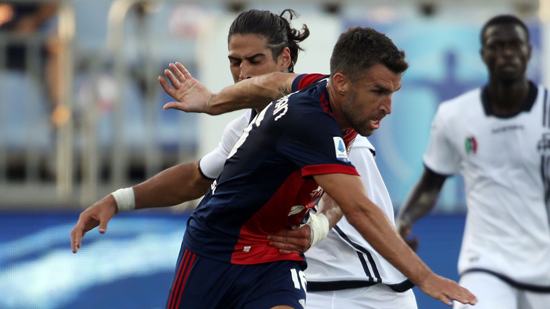 Nikolau Strootman Cagliari Spezia celebrating Serie A