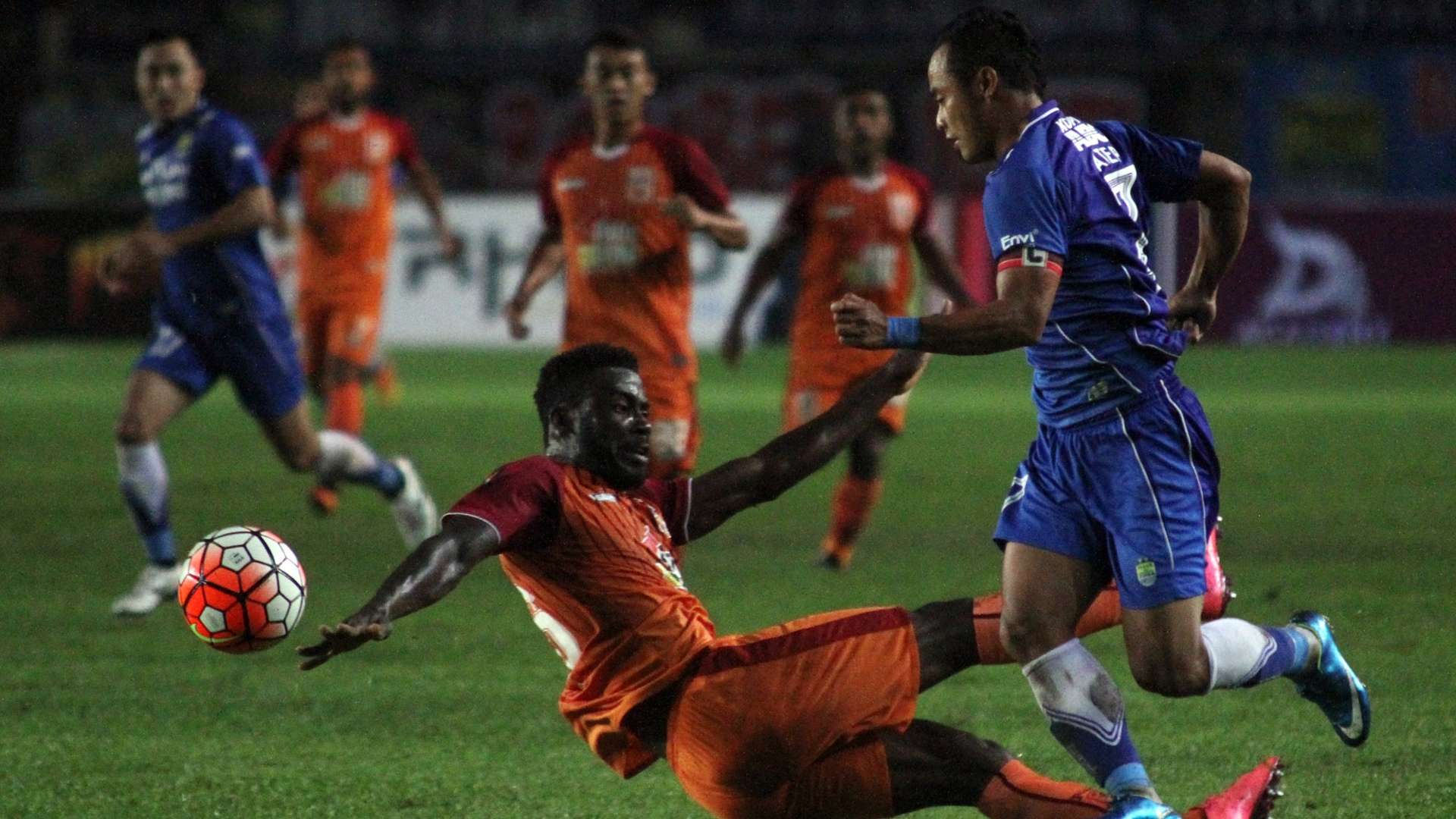 Atep - Persib Bandung & Dirkir Glay - Pusamania Borneo FC