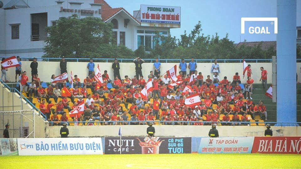 CĐV Hải Phòng hành quân đến Cẩm Phả 8/9