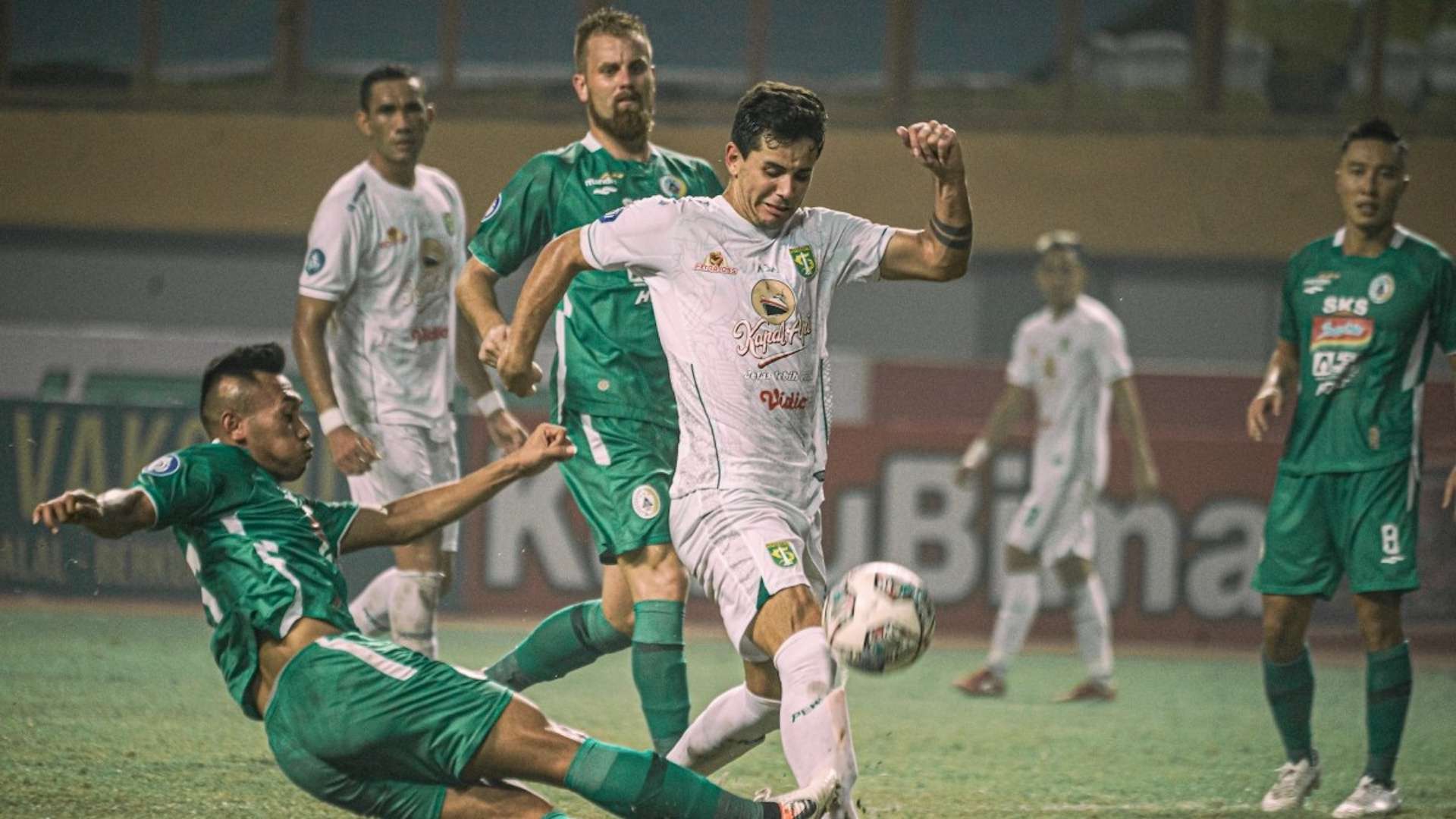 Bruno Moreira - Persebaya v PSS