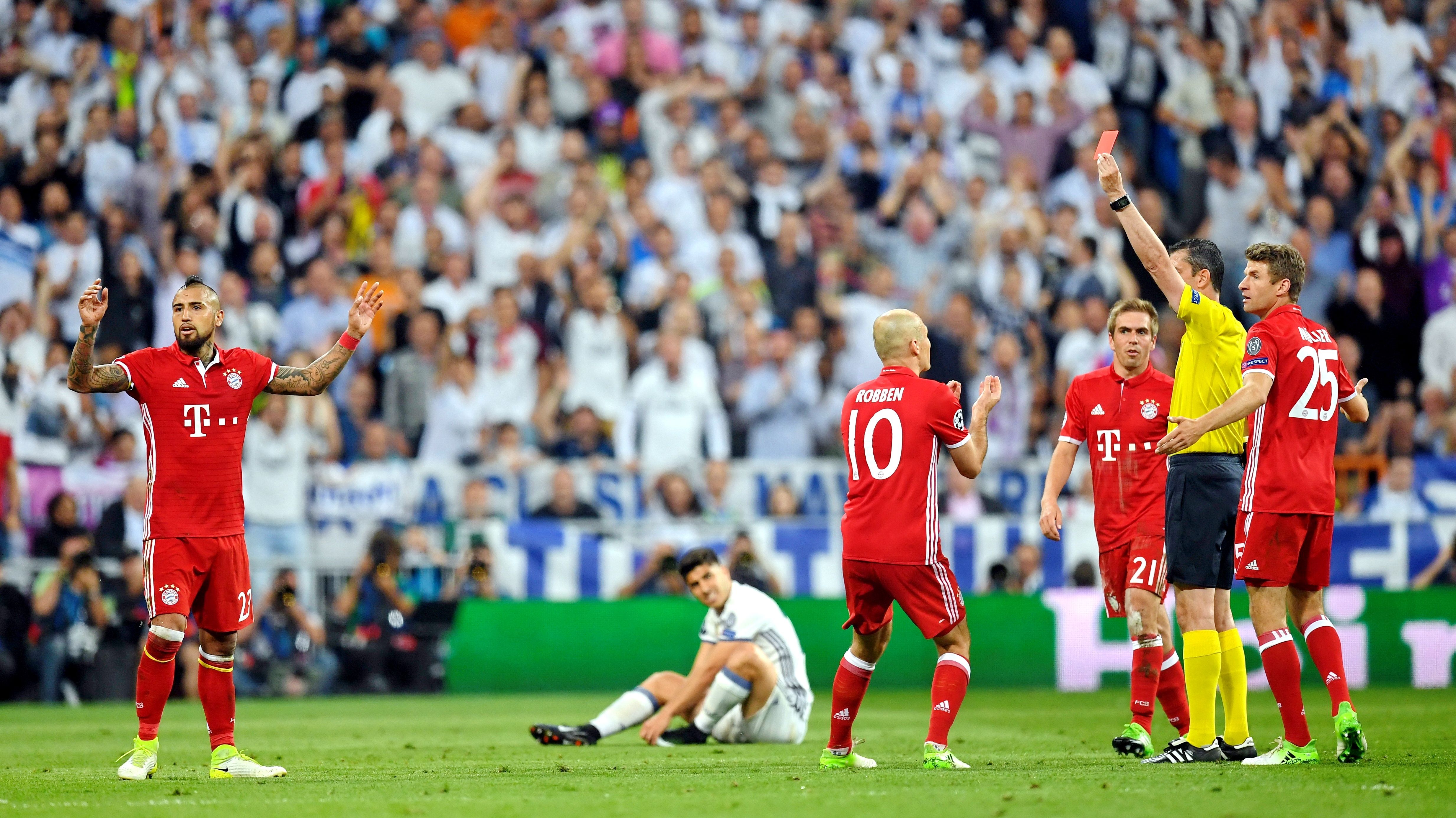 Arturo Vidal Bayern Munich Viktor Kassa Champions League