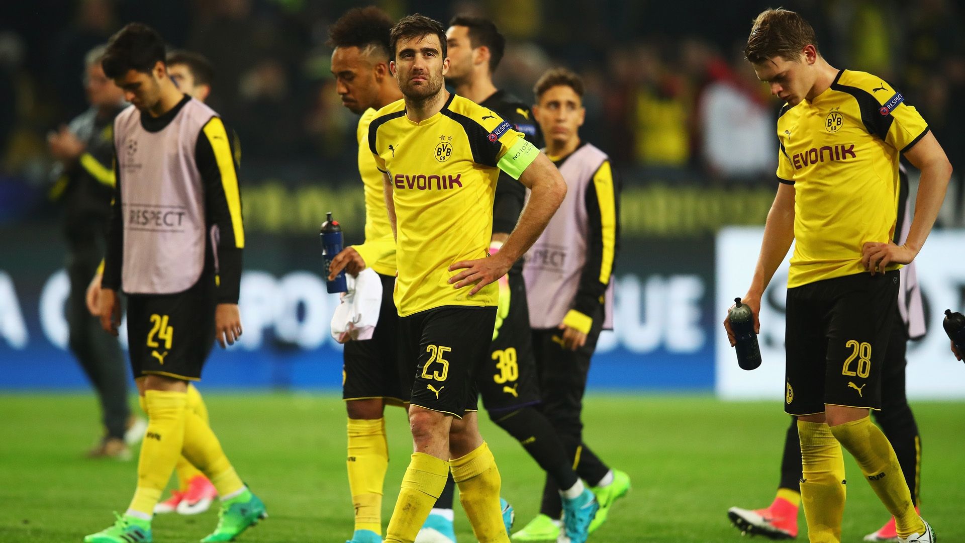 sokratis borussia dortmund champions league 041217