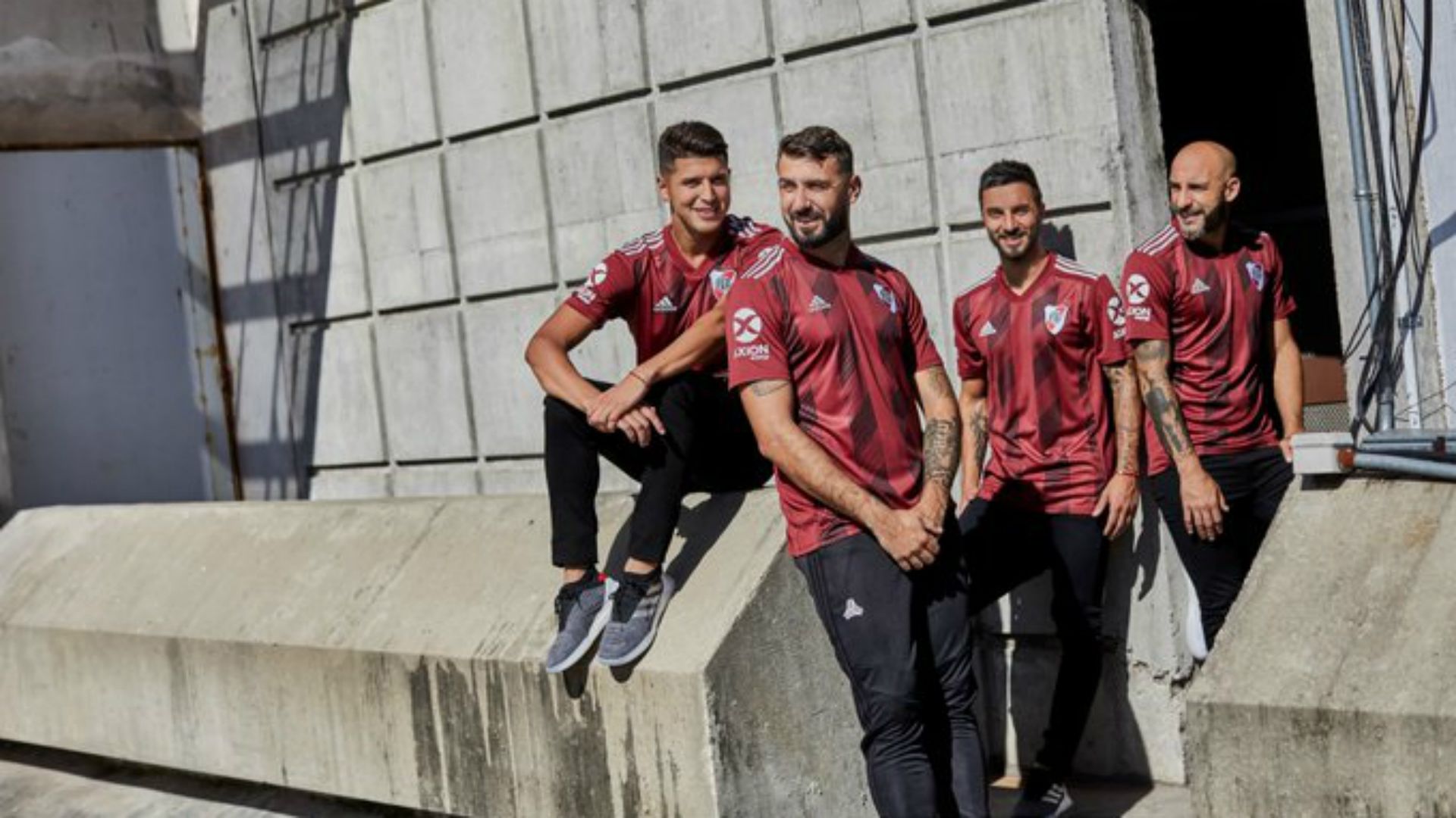 River camiseta alternativa