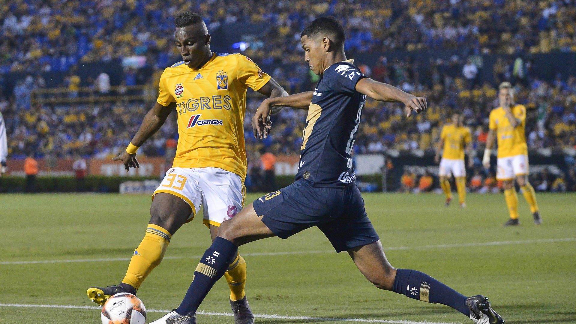 Tigres Pumas Julián Quiñones Jeison Angulo
