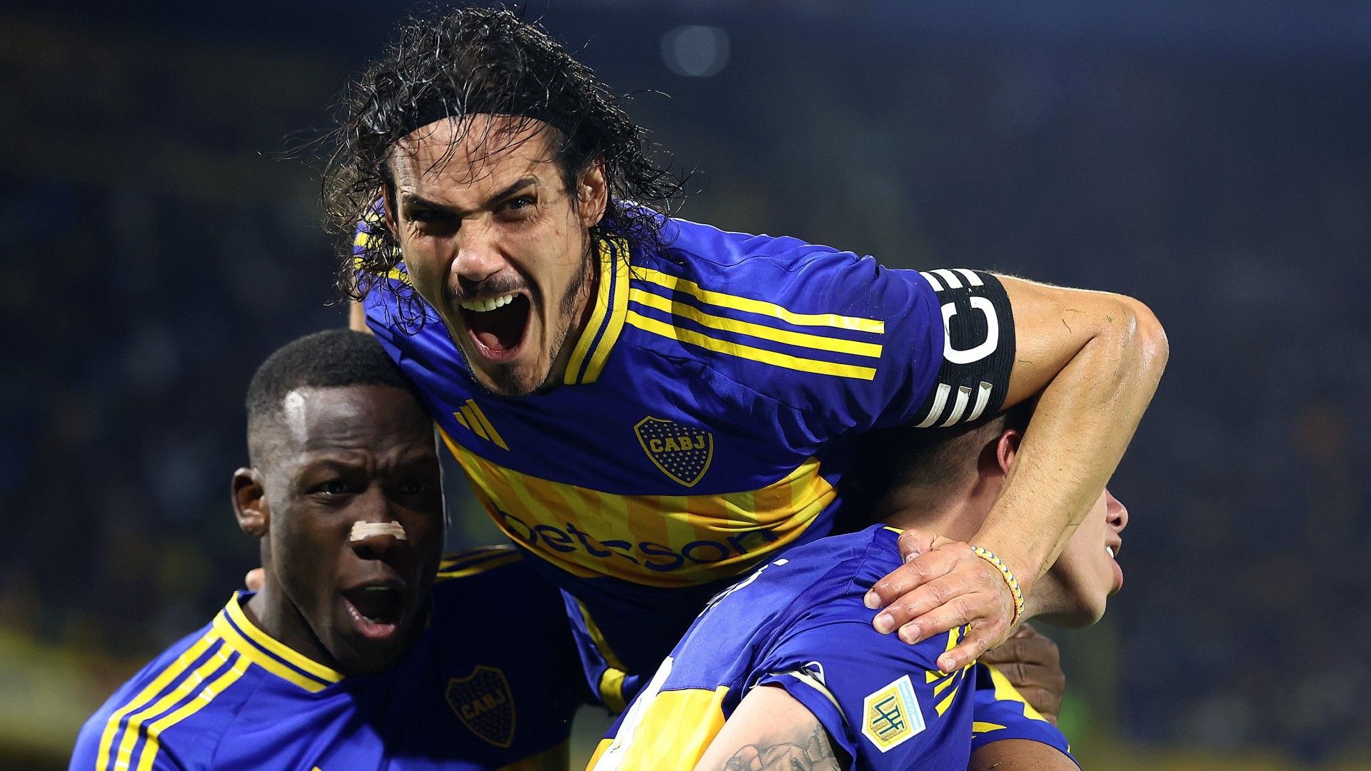 Boca Juniors' Chilean midfielder #08 Carlos Palacios celebrates with teammates 