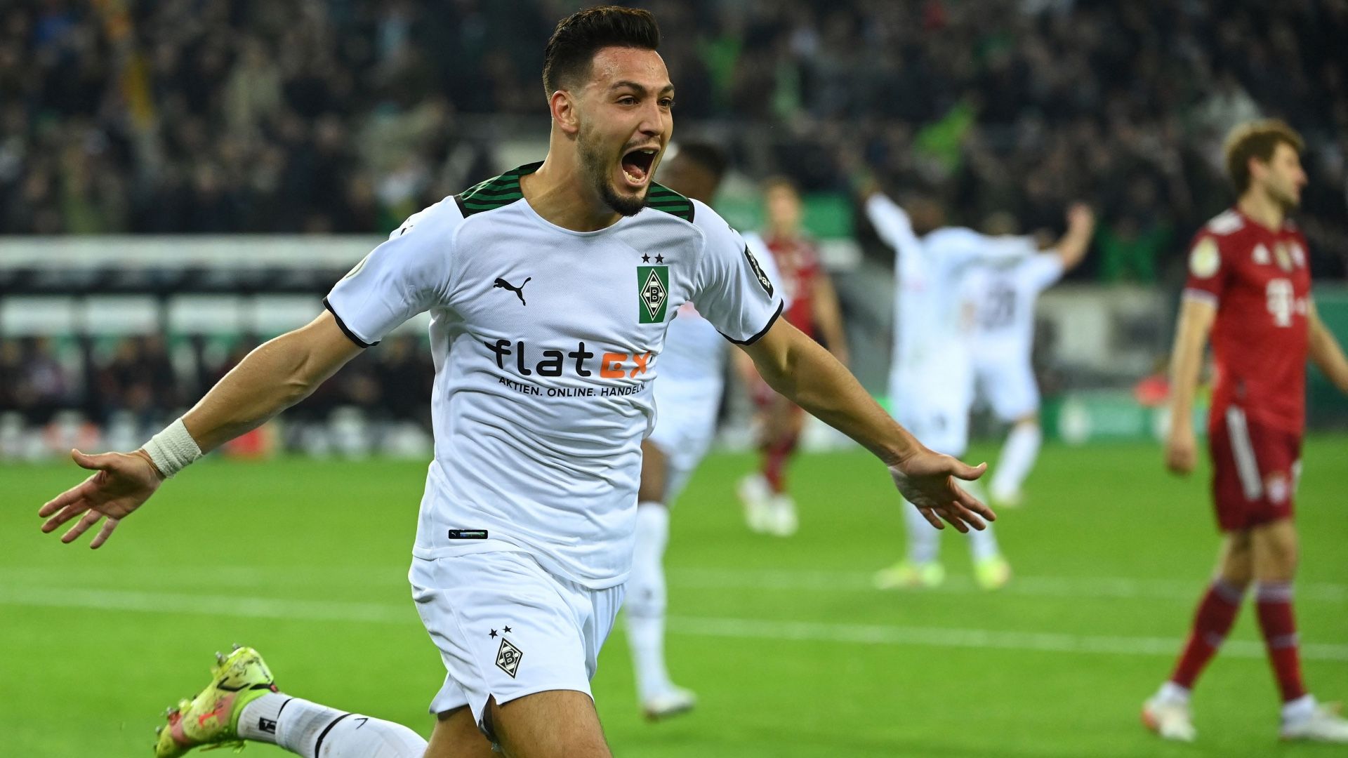 Rami Bensebaini Borussia Monchengladbach Bayern DFB Pokal 27102021