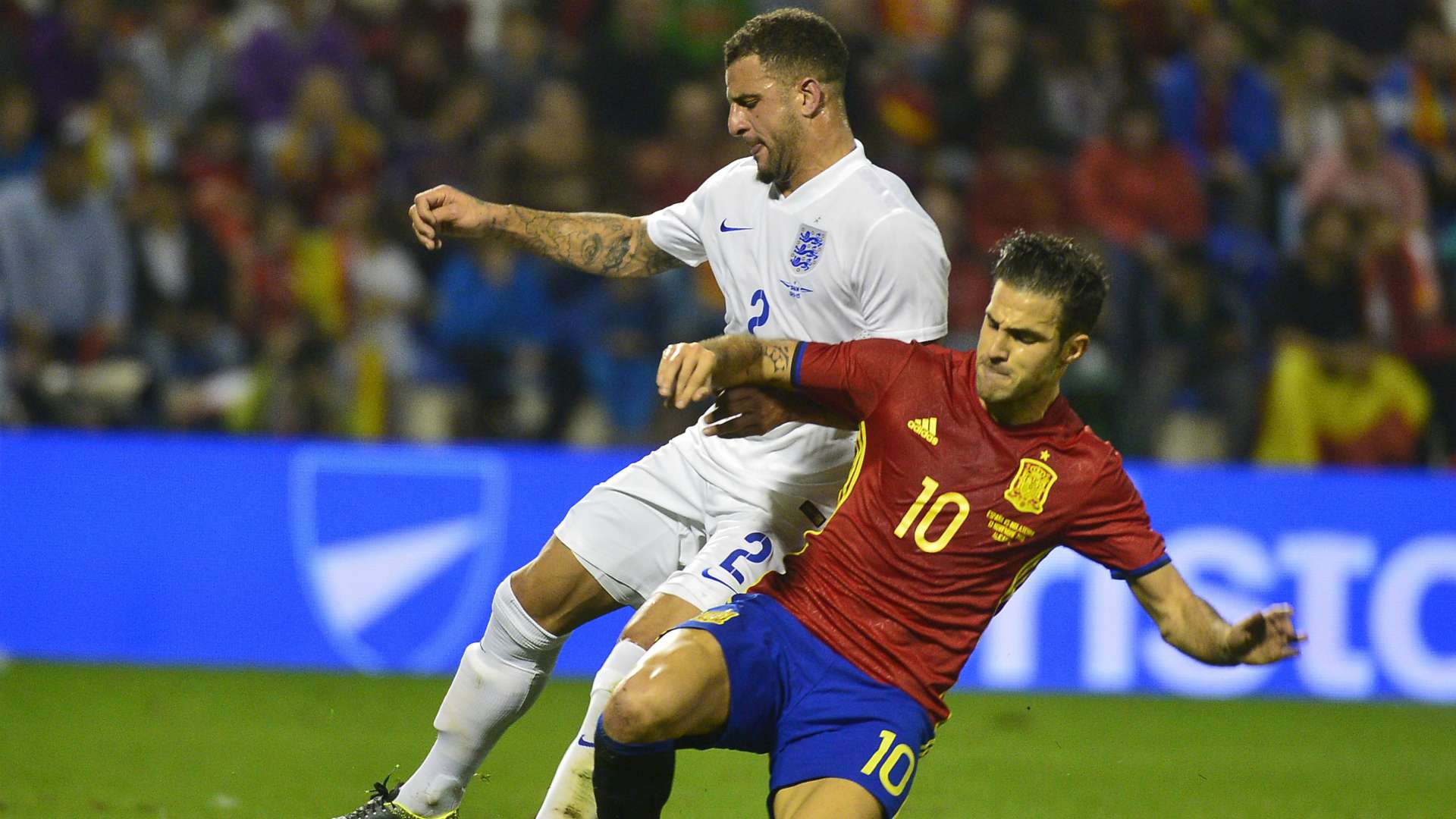 Cesc Fabregas Kyle Walker Spain England Friendly 13112015