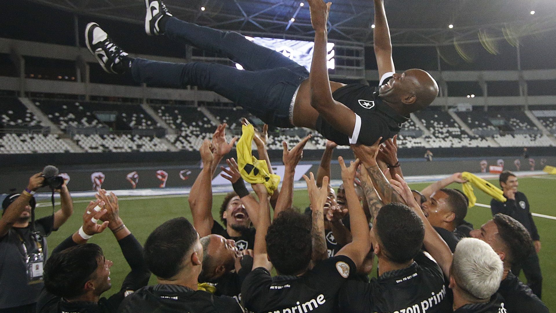 Cláudio Caçapa, técnico interino do Botafogo em 2023