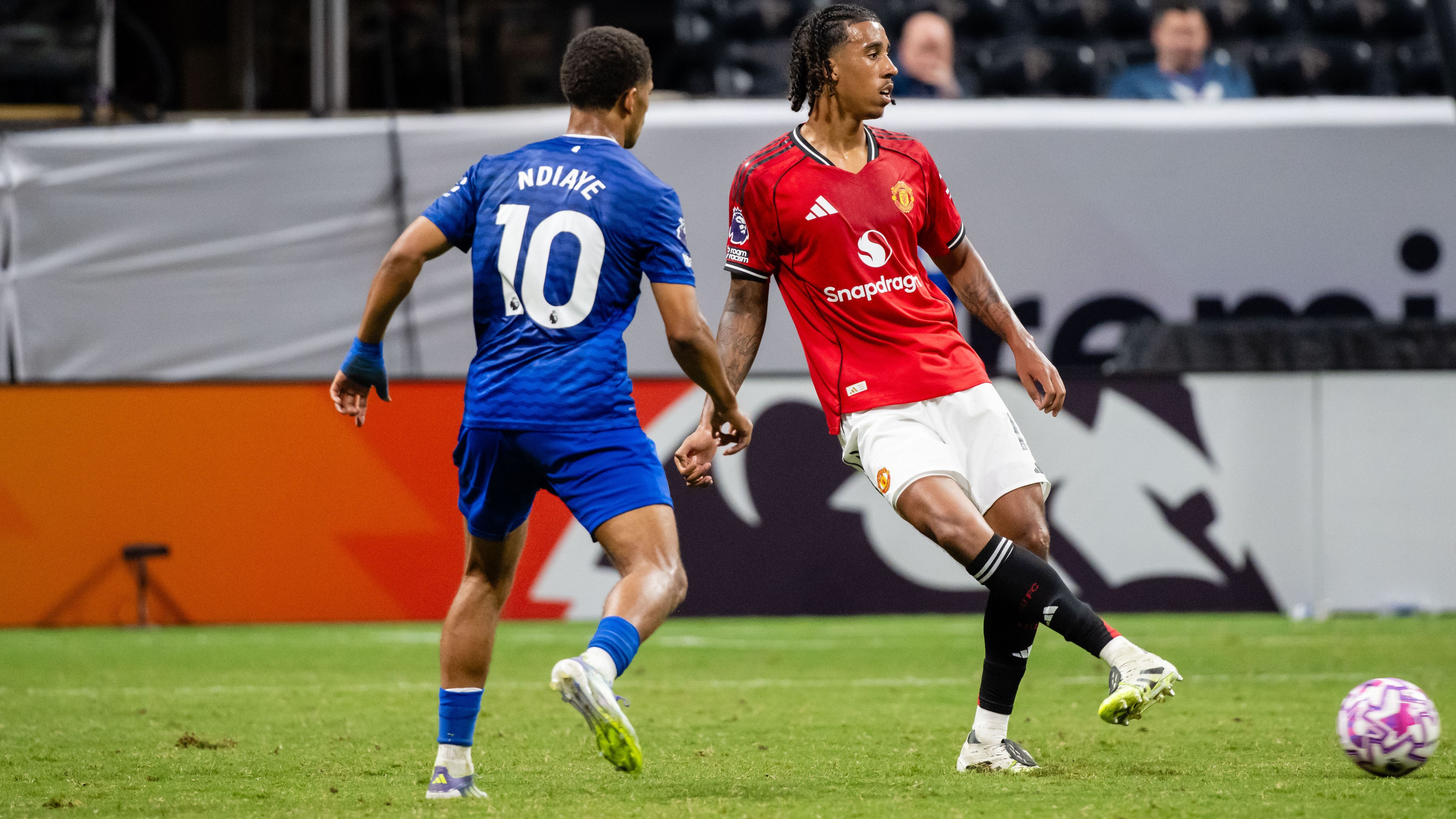 Leny Yoro Man Utd Everton