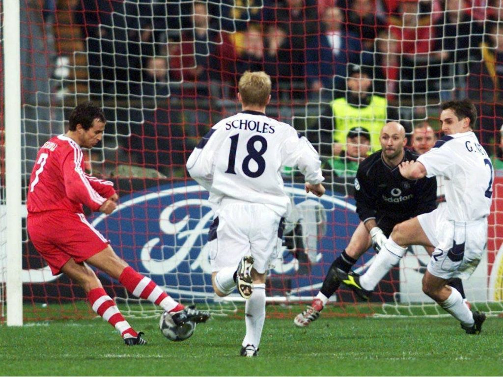 Champions League FC Bayern Munchen Manchester United Mehmet Scholl Paul Scholes Gary Neville Fabien Barthez 18042001