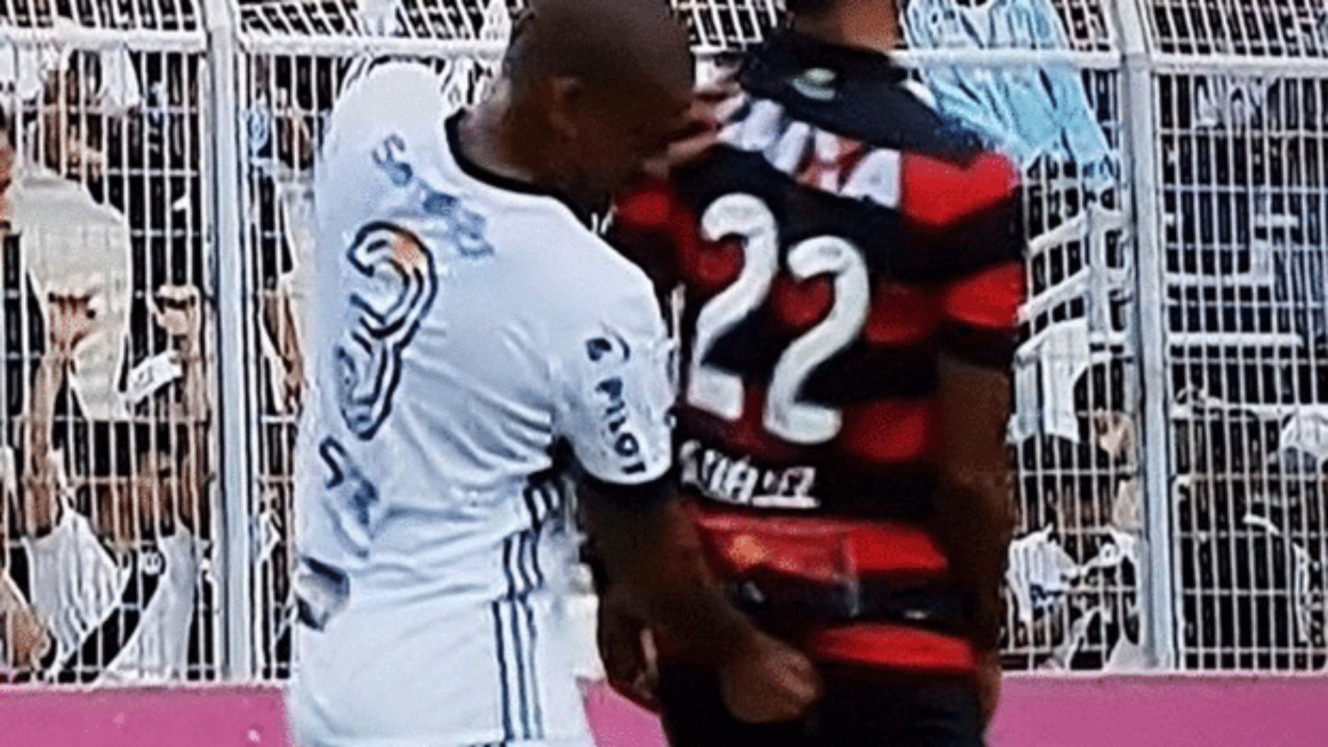 Rodrigo Vitória Ponte Preta dedada Brasileirão