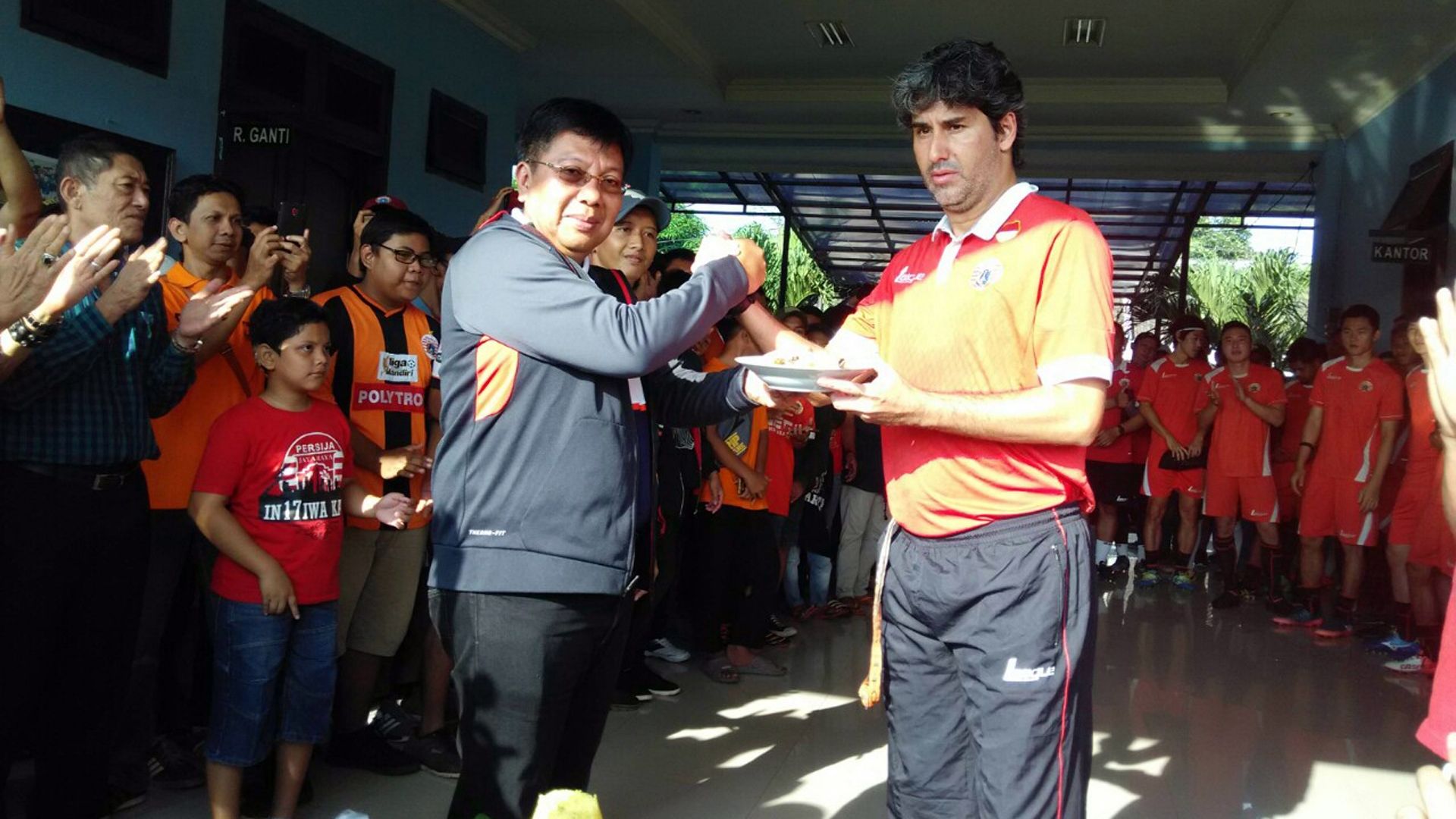 Gede Widiade & Stefano Cugurra Teco - Tumpengan Persija