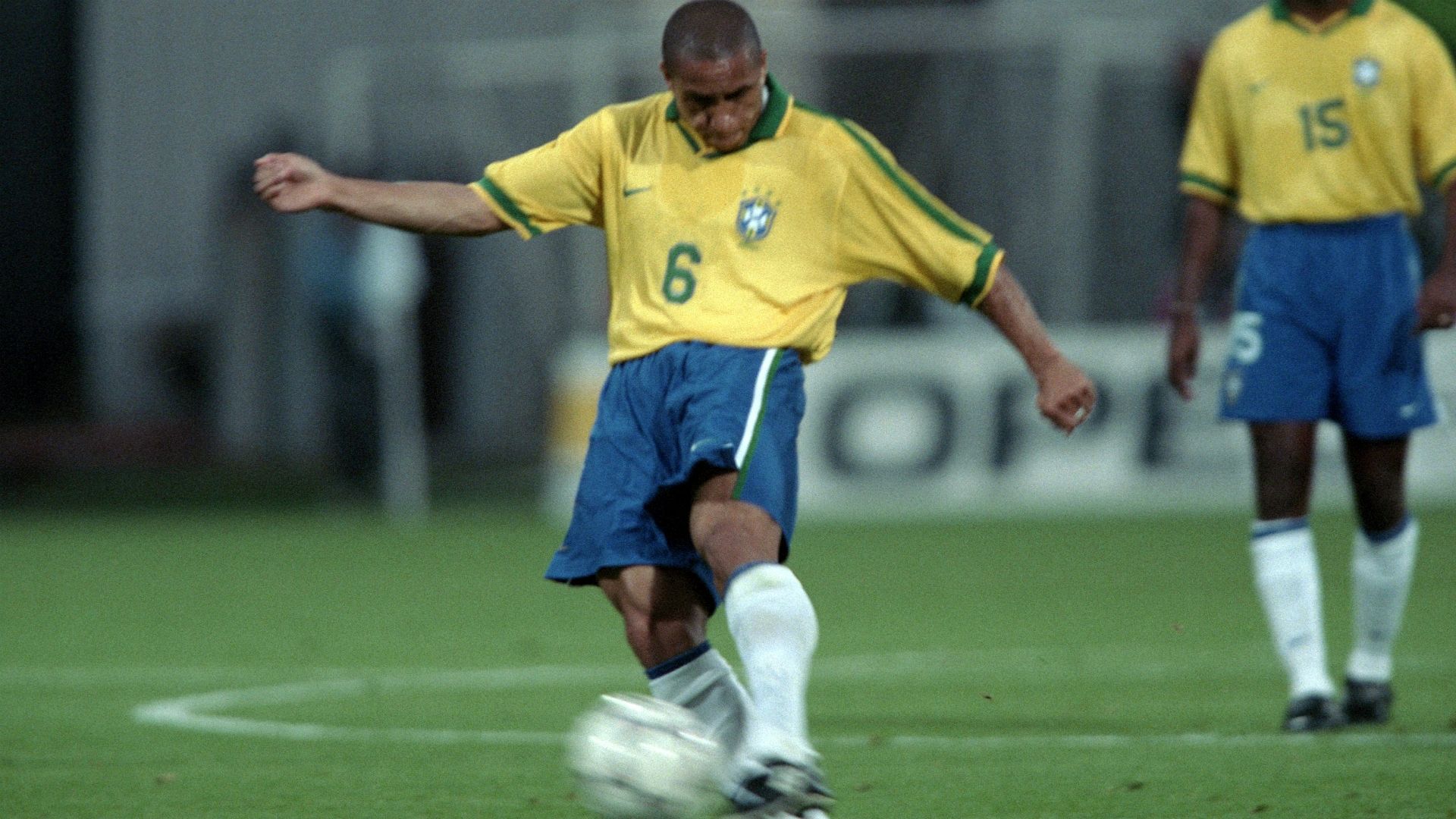 Roberto Carlos gol de falta 1997