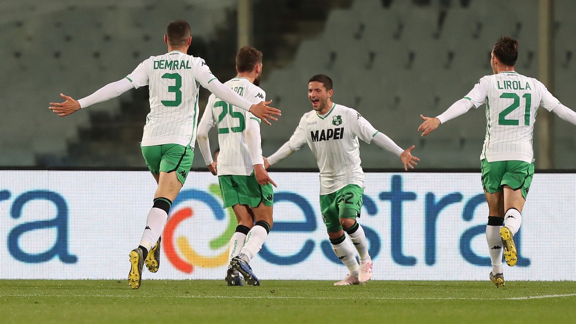 Berardi Sensi FIorentina Sassuolo celebration 2019 serie a