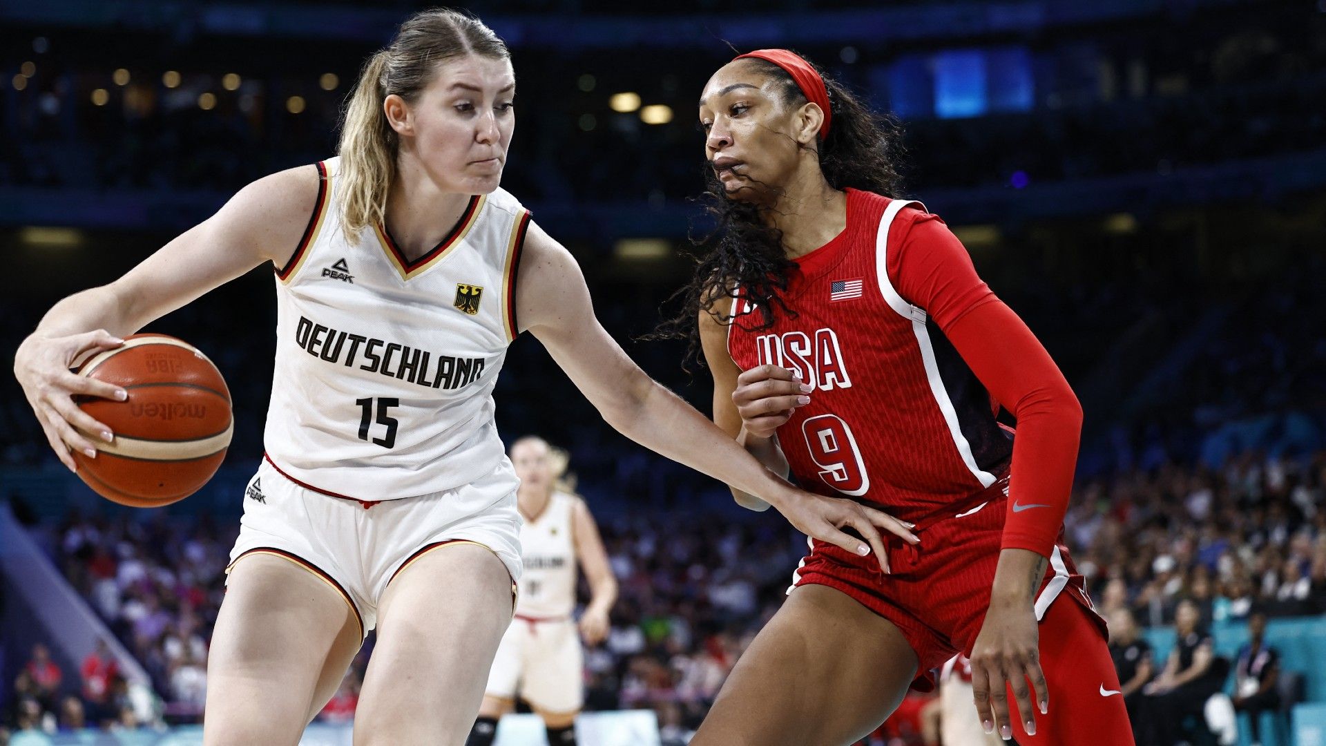 Germany's #15 Luisa Geiselsoder works around USA's #09 A'ja Wilson 