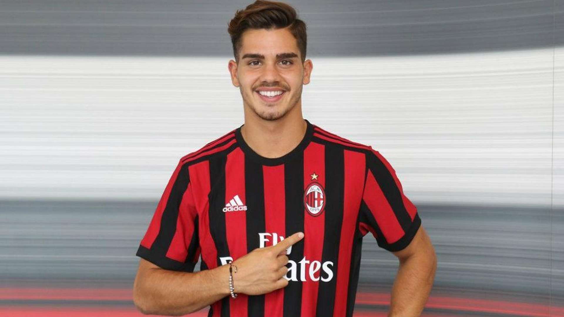 Andre Silva joins AC Milan