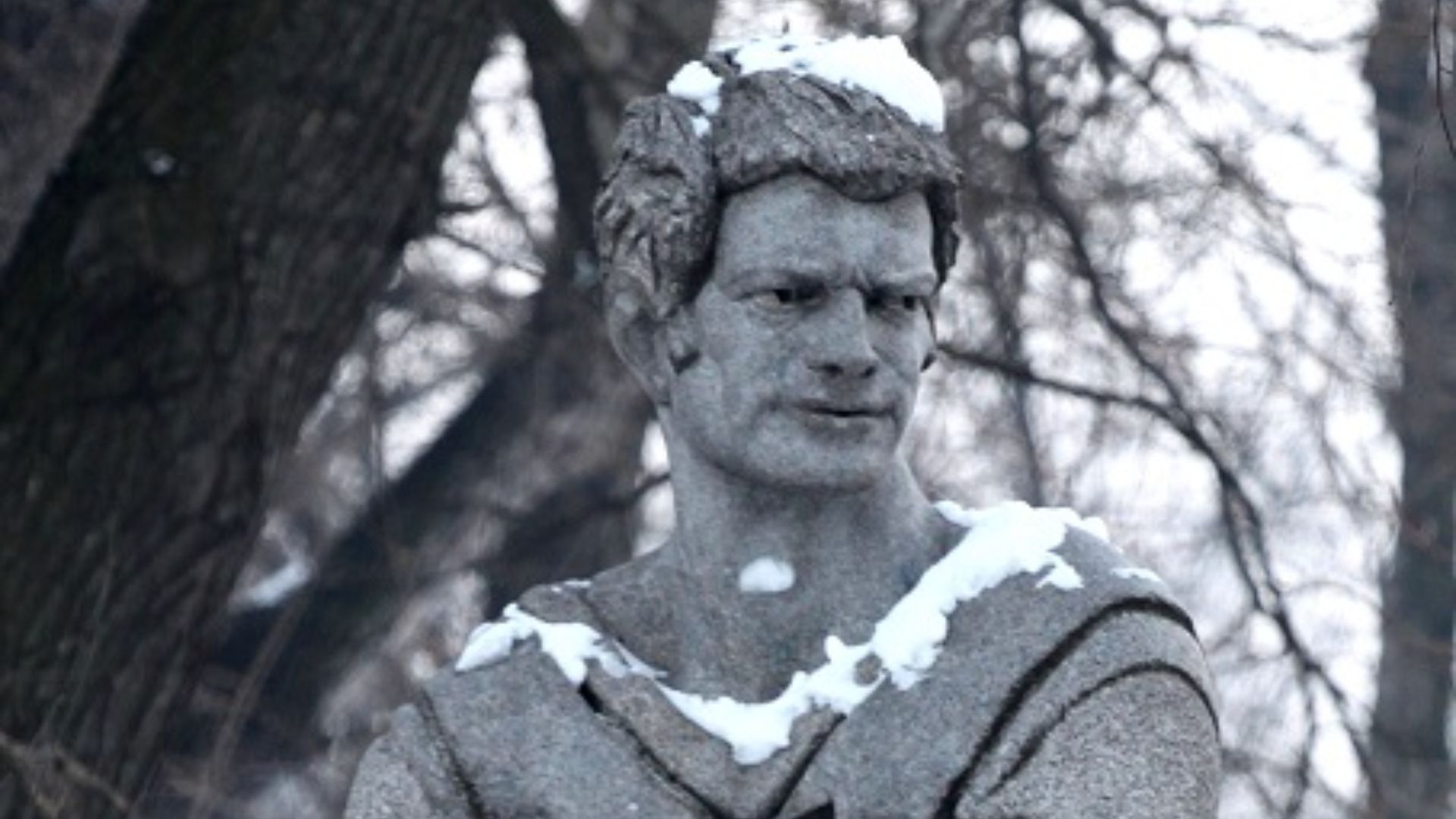 Georgi Asparuhov Statue in front of the stadium
