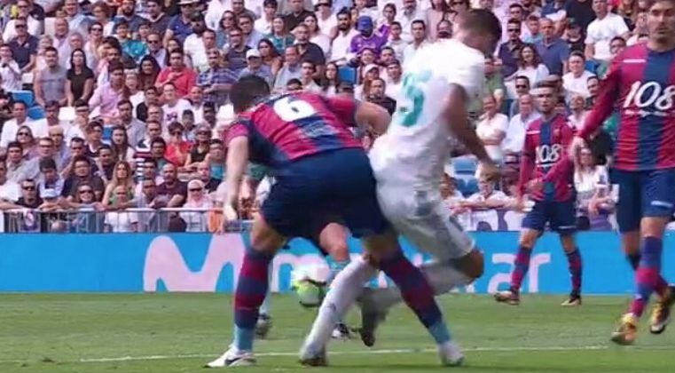 أخطاء الحكم هيرنانديز هيرنانديز في مباراة ريال مدريد وليفانتي