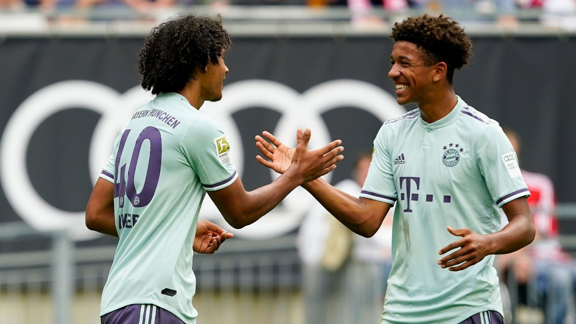 Joshua Zirkzee Chris Richards Bayern Munich 2018