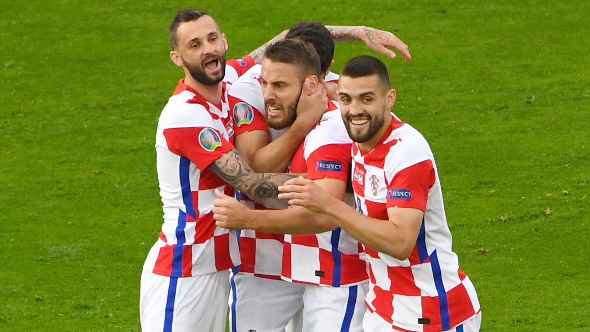 Croatia celebrate Vlasic goal vs Scotland