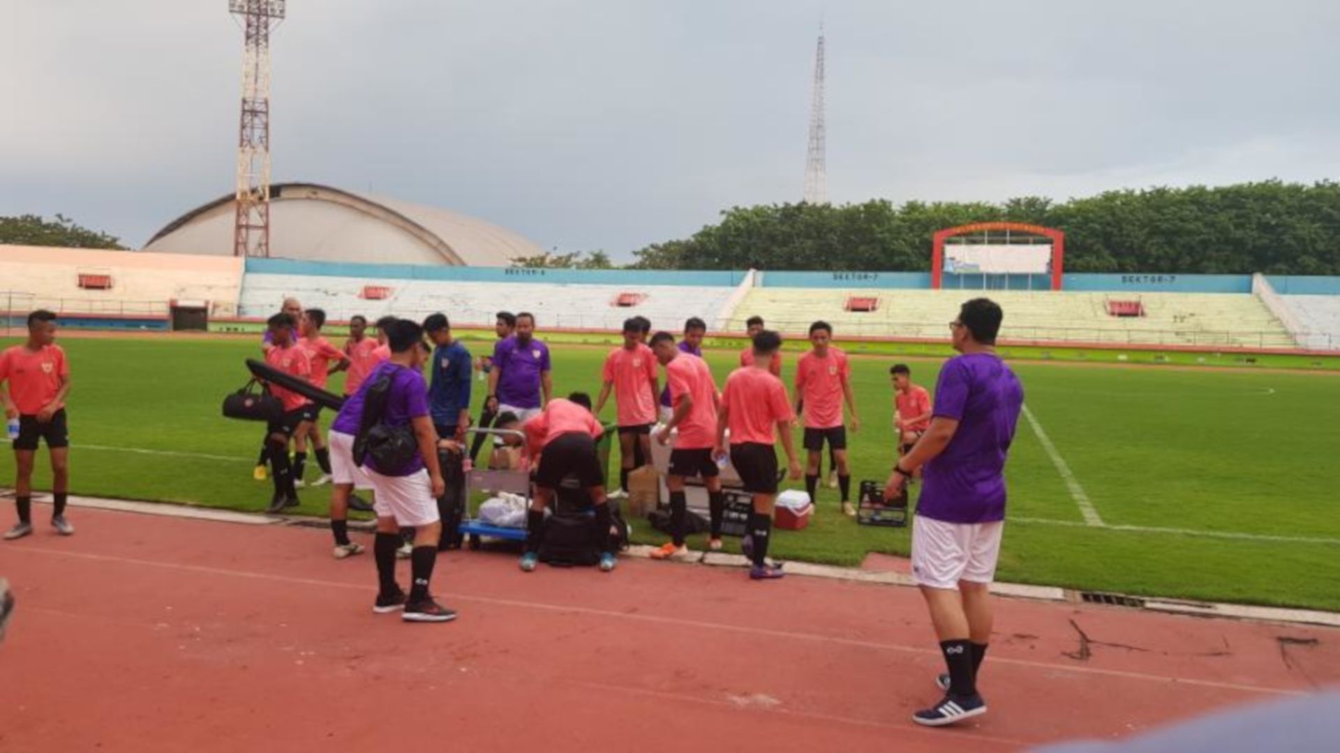 Latihan Perdana TC Timnas Indonesia U-16