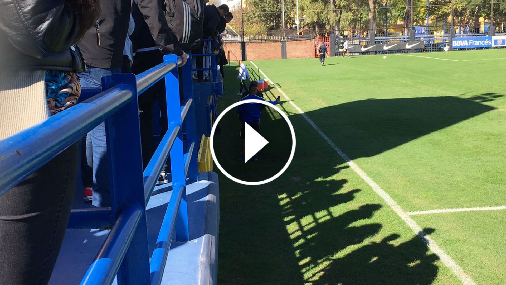 Fabra hinchas boca entrenamiento