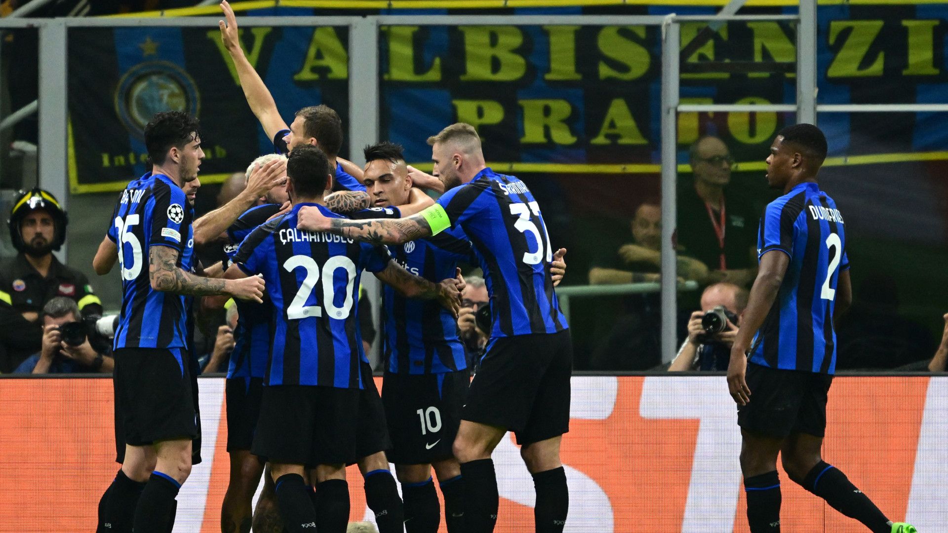 Inter Viktoria Plzen Celebrate