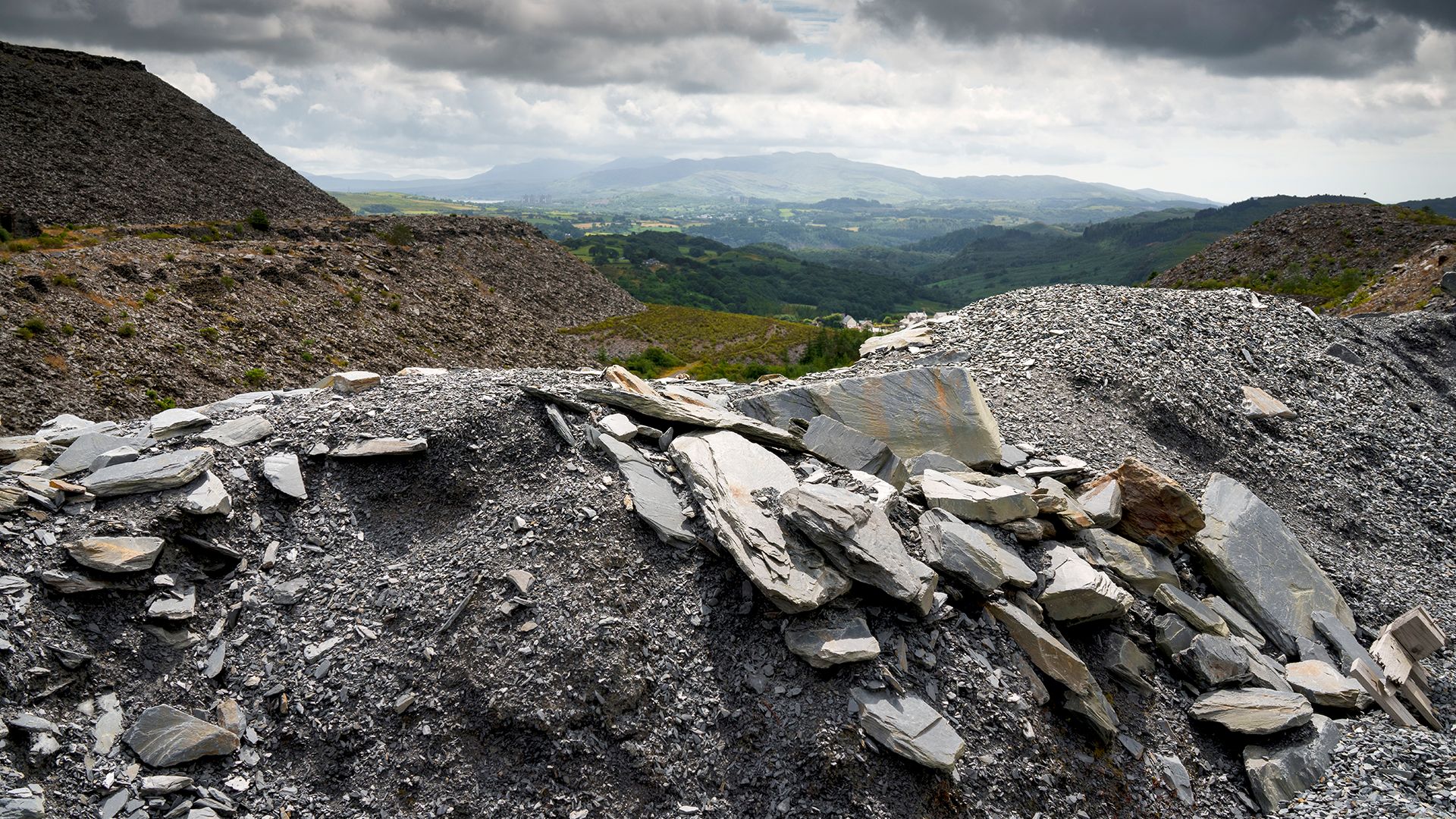 Slate colour - Spurs third kit 