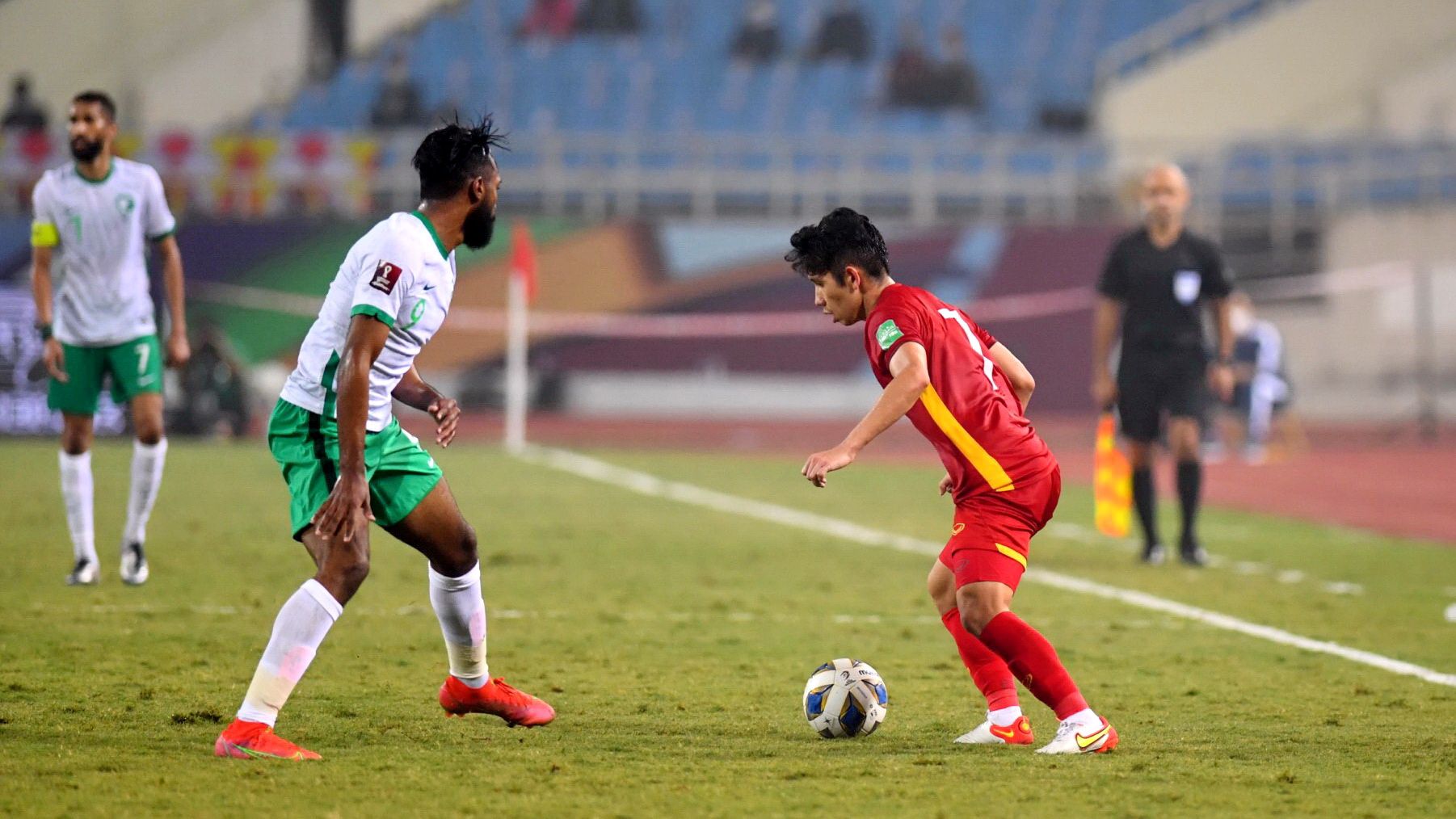 Nguyen Phong Hong Duy Vietnam Firas Al-Buraikan Saudi Arabia WCQ 2021
