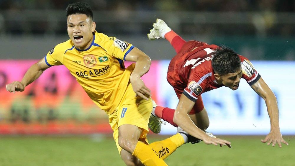 Pham Xuan Manh vs Nguyen Cong Thanh Ho Chi Minh City FC vs Song Lam Nghe An - SLNA Round 11 V.League 2019