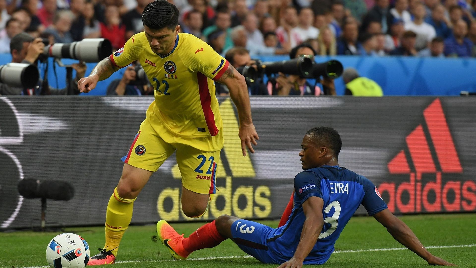 Cristian Sapunaru & Patrice Evra - France vs Romania
