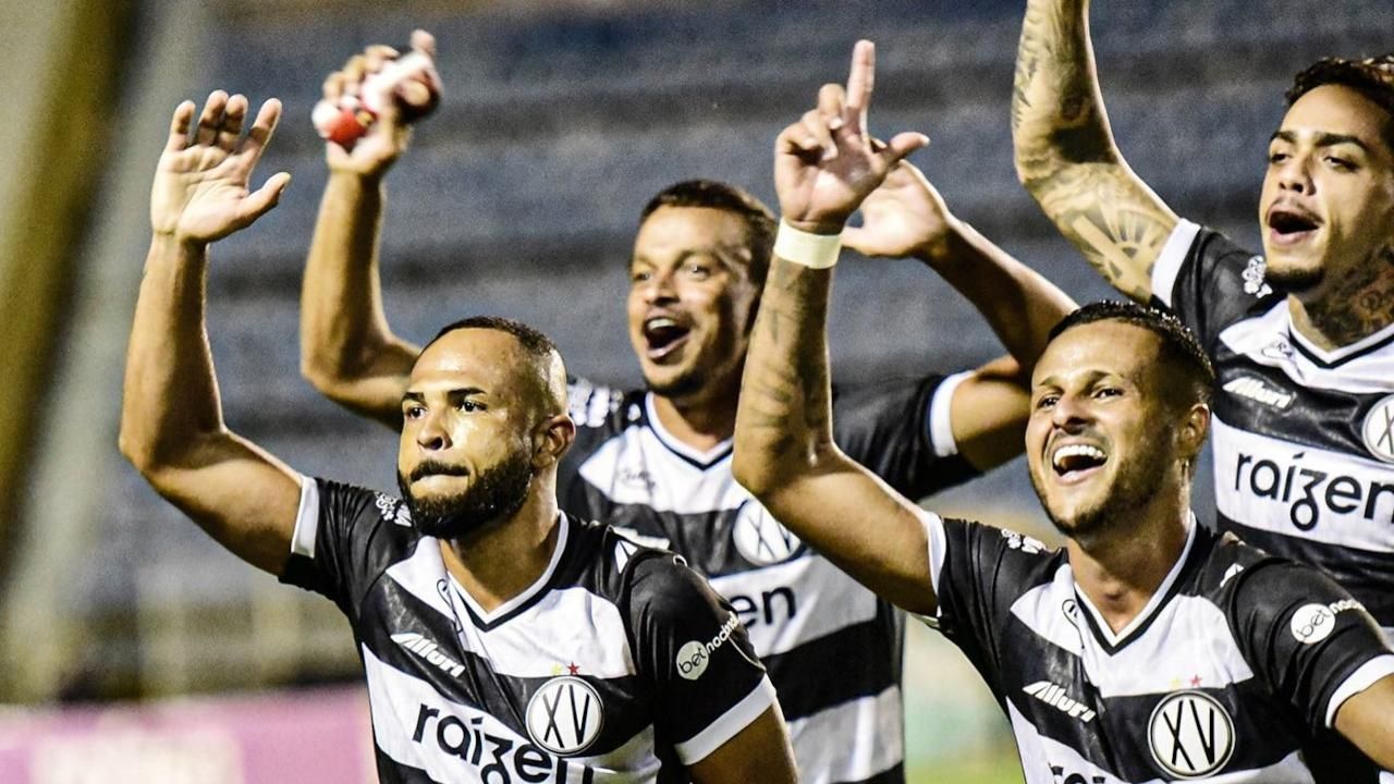 Jogadores do XV de Piracicaba em jogo do Paulistão Série A2 2023