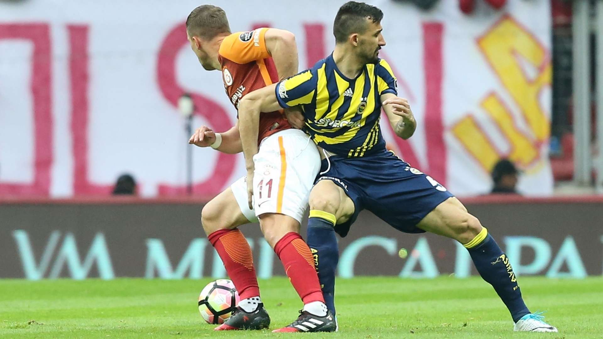 Galatasaray Fenerbahce Podolski Mehmet Topal 04232017 STSL